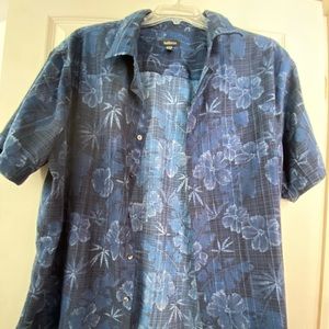 Men’s XXL Button Down Shortsleeved Shirt